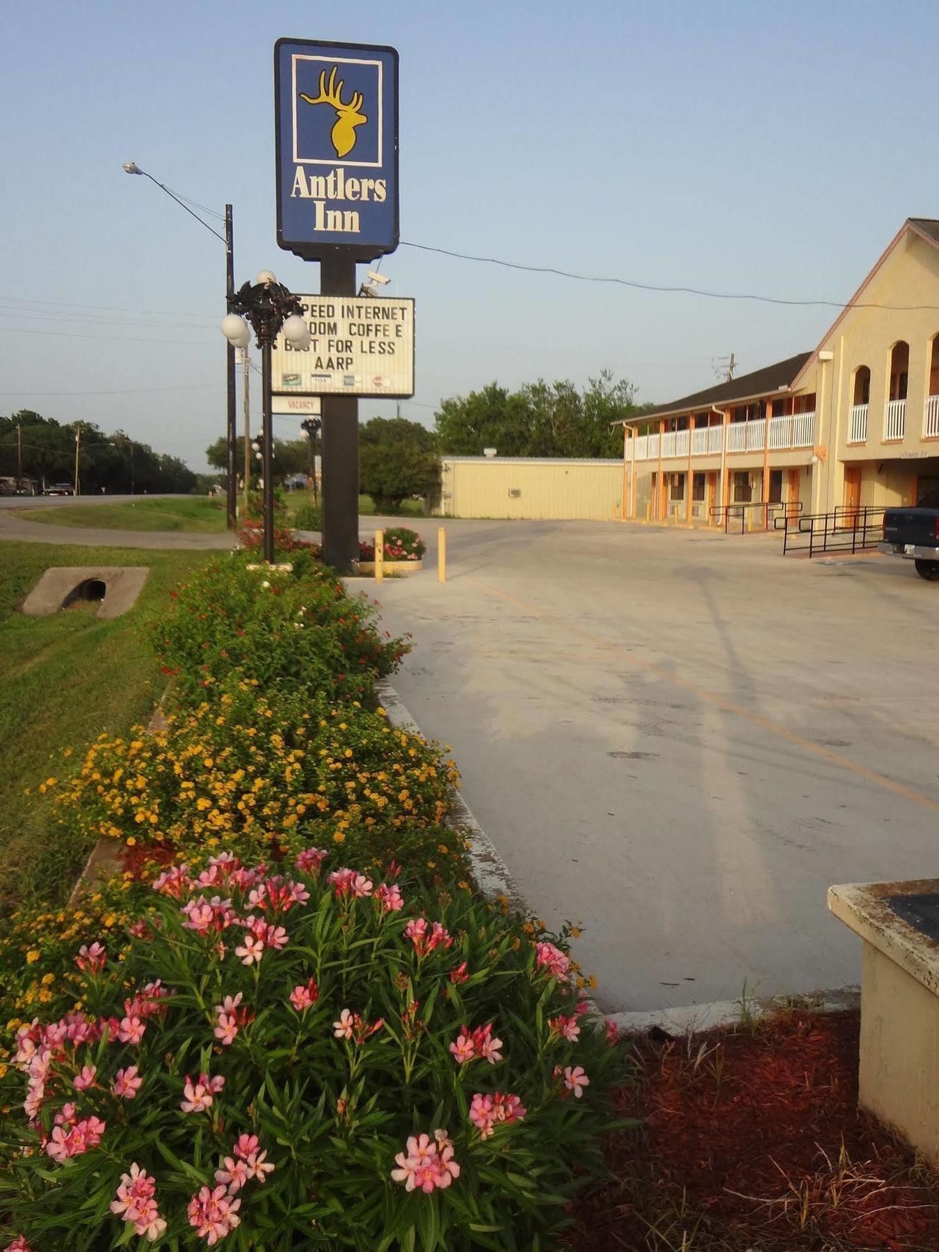 Antlers Inn Goliad Экстерьер фото